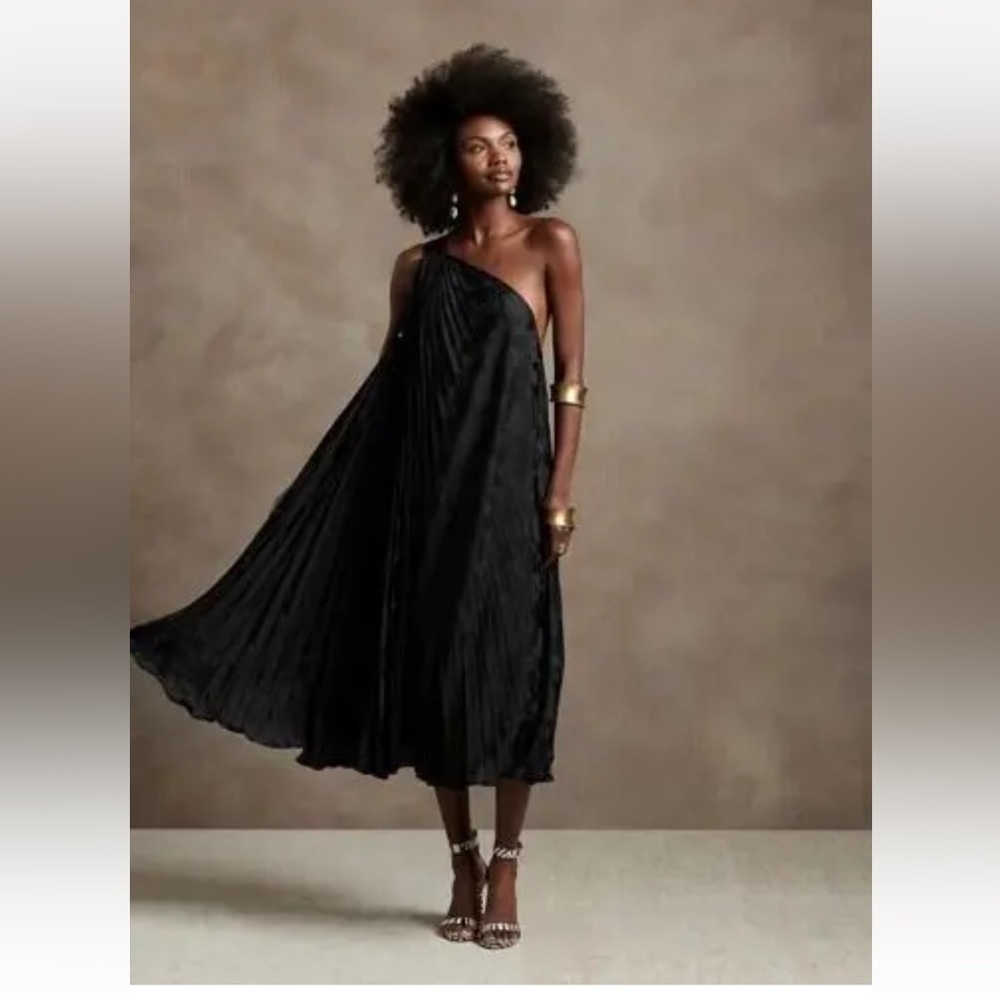 Banana Republic Radiant One-Shoulder Dress // Black